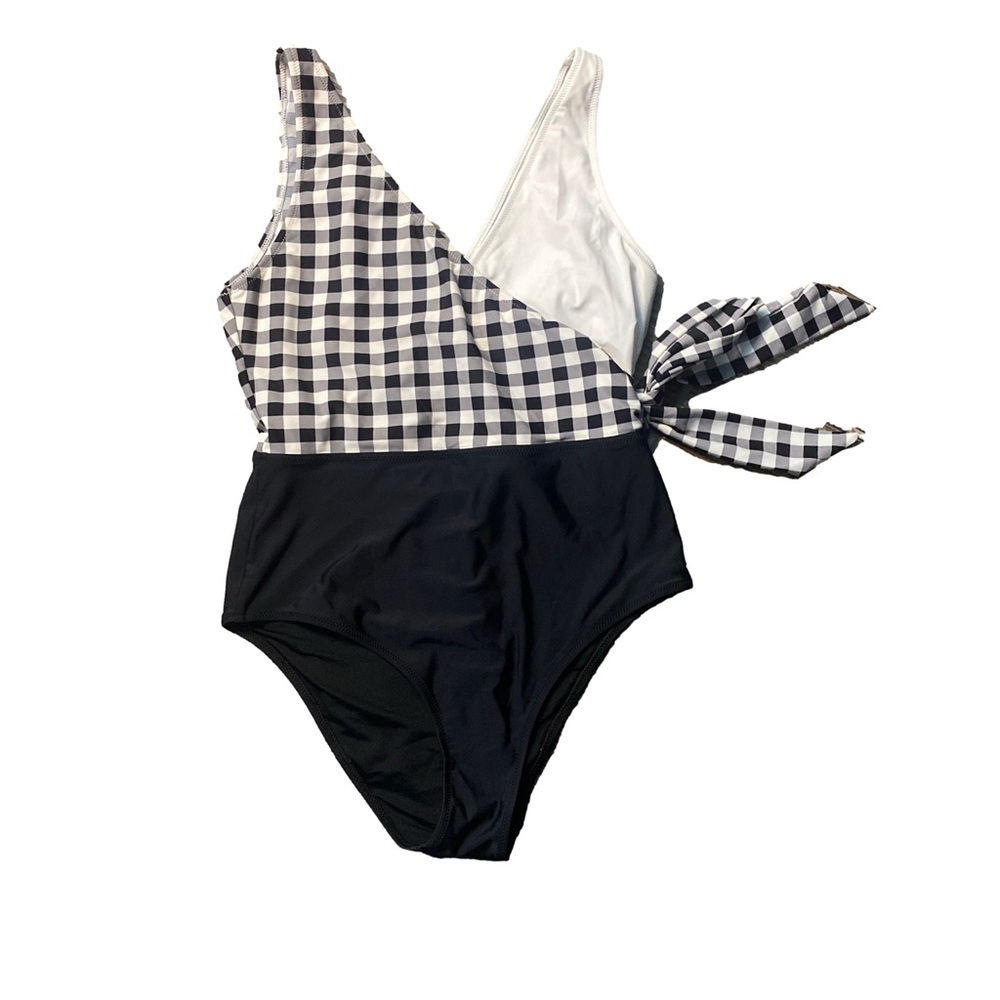 🎁 Black and White Checkered One-Piece Swimsuit